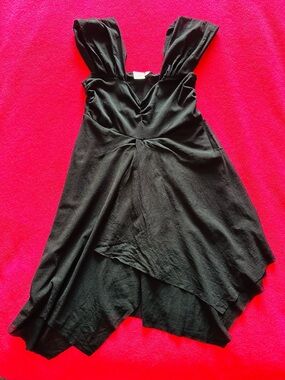 Sweet Pea Women’s Black Asymmetrical Sleeveless V-Neck Top